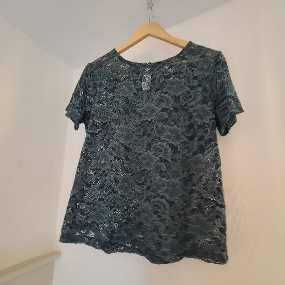 Emerald green lace top - Picture 1 of 6